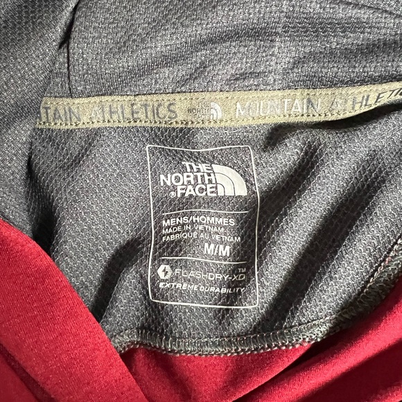 Men’s North‎ Face shirt - Picture 2 of 2